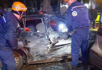 Мужчину зажало в машине после ДТП в Уральске