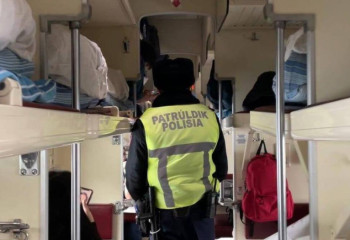 Пассажирка поезда за распитие алкоголя и шум получила штраф