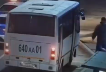 Автобустың әйнегін сындырған астаналық тұрғын қамауға алынды