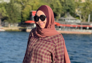 Акына Айнур Турсынбаеву поздравляют в соцсетях с беременностью