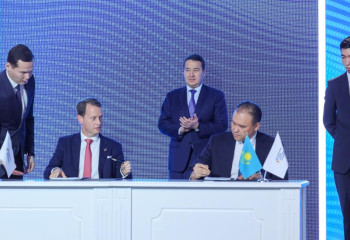 Фармкорпорации Pfizer и Roche подписали контракты о поставках препаратов и вакцин в РК