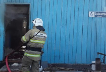 84-летнюю бабушку спасли из горящего дома