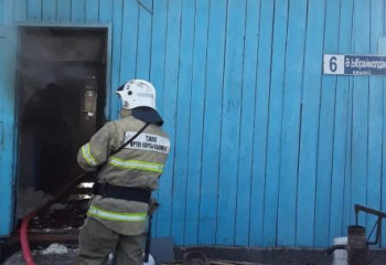 Жетісу облысында түтін басқан үйден қарт әже құтқарылды