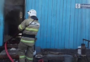 Жетісу облысында түтін басқан үйден қарт әже құтқарылды