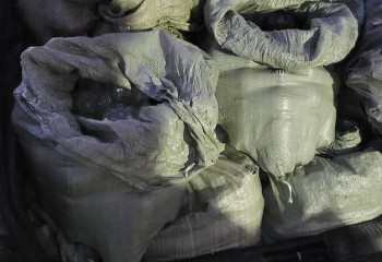 Крупную партию контрафактного алкоголя и табака изъяли полицейские в области Абай