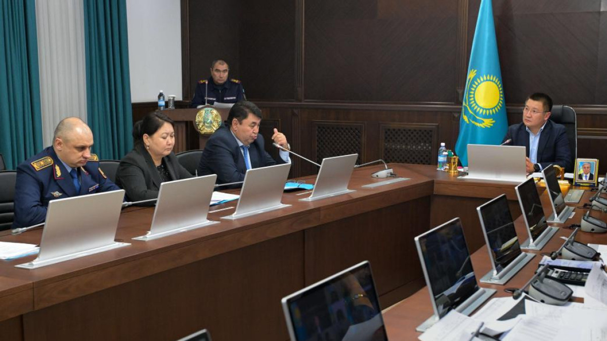 Руководителя управления энергетики Павлодарской области уволили после урагана и блэкаута