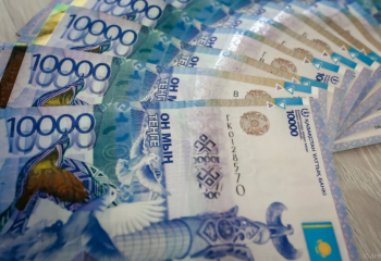 Теміржолшылардың айлығы көтеріле ме? ҚТЖ өкілі жауап берді