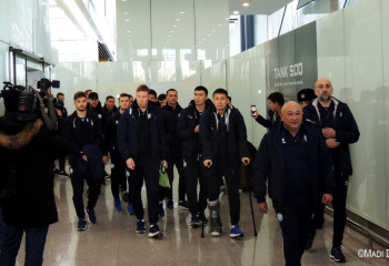 Сборную Казахстана встретили в аэропорту со Словении