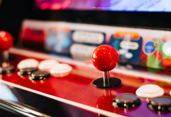 «Лудомандар көбейіп барады». Депутат Қазақстан аумағына лотерея терминалдарын өткізбеуді сұрады