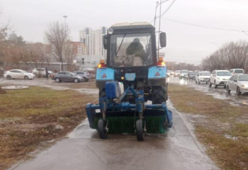 Астанада жолдар мен тротуарларға құм-тұз қоспасы себіледі
