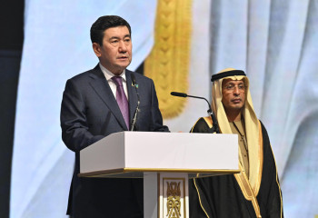 Спикер Мажилиса от имени Президента РК поздравил ОАЭ с Национальным днем