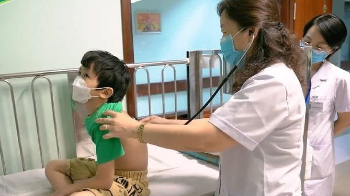 Китайские больницы переполнены детьми, которые болеют неизвестной пневмонией