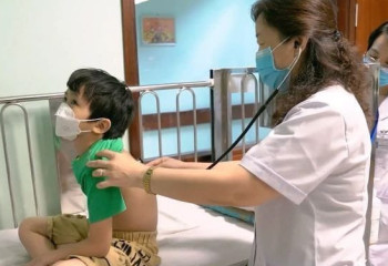 Китайские больницы переполнены детьми, которые болеют неизвестной пневмонией