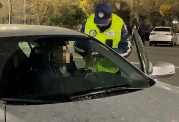 Оқыс оқиға: 4 жасар баланың басы көліктердің арасына қысылып қалды