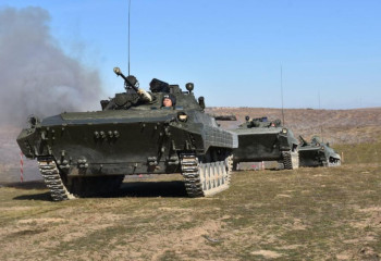 Әскери институт курсанттары жауынгерлік техникамен жүз шақырымдық марш жасады