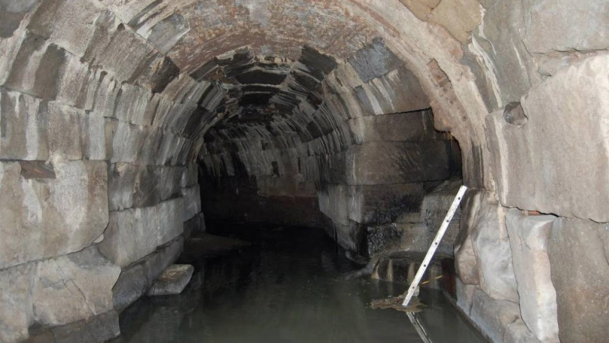 Интересные находки сделали ученые в канализации Колизея