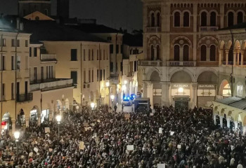 Қатыгездікпен өлтірген: Италияда жас қыздың өлімінен соң наразылық акциялары өтті