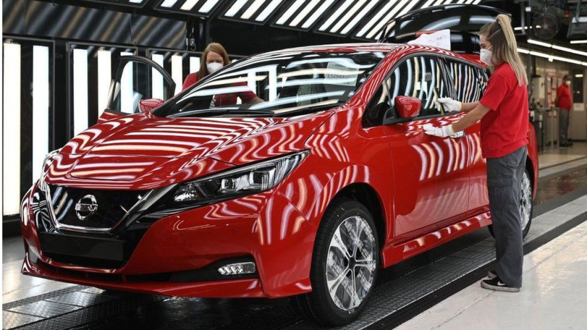 Nissan to lead £2bn investment in UK electric car plant