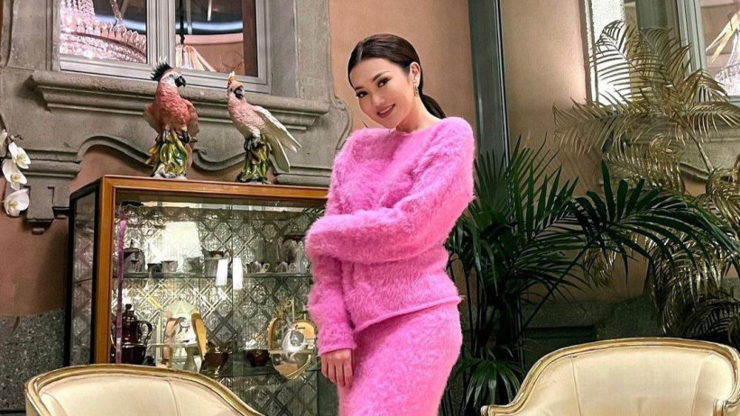  instagram/erke_esmahan 