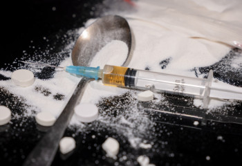 Полицейские с собаками искали наркотики в студенческих общежитиях