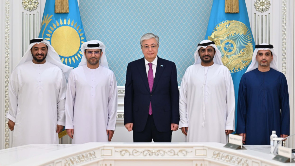 Глава государства встретился с управляющим директором Abu Dhabi Ports Group