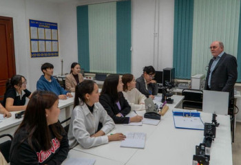 Марғұлан университетінде Германияның теориялық физигі дәріс оқуда