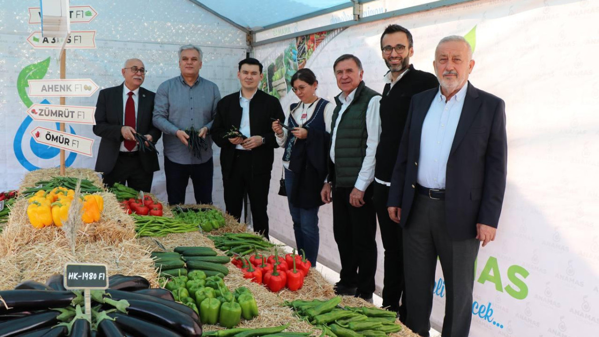 Вице-министр сельского хозяйства посетил выставку GROWTECH