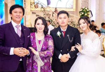 «Елден қалмайық дедік»: Өмірқұл Айниязов келініне қанша қалыңмал бергенін айтты