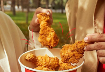 14-летний кулинар из Алматы воссоздал легендарные крылышки из KFC
