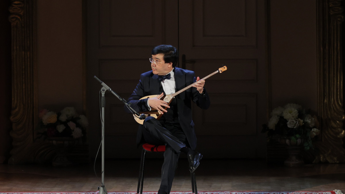 Unusual concert DOMBRAsadors Live to take place at Astana Opera