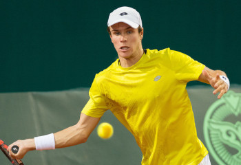 Теннисист из Казахстана с разгромной победы стартовал на турнире в Анталье