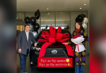 Қайрат Әділгерей жұбайына су жаңа көлік сыйлады