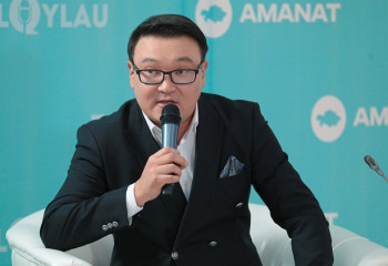 Баспасөзді байлап ұстасақ, әділетті қоғам құра алмаймыз – Мақсат Толықбай