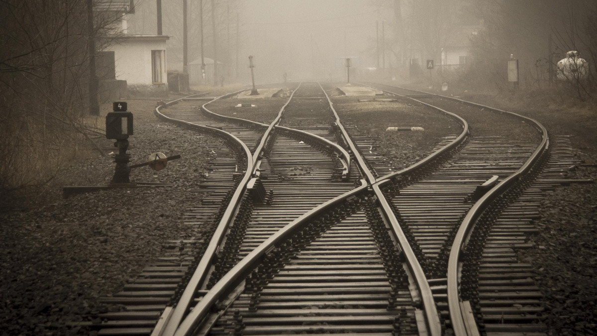 Должностные лица КТЖ требовали у бизнесмена строительство железнодорожного пути