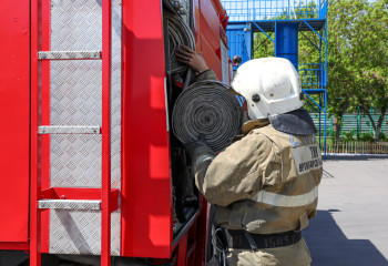 Ақмола облысының өрт сөндірушілері екі баланы өлімнен құтқарды