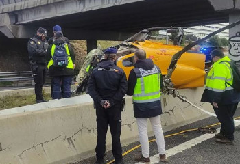 Вертолет упал на автостраду в Испании