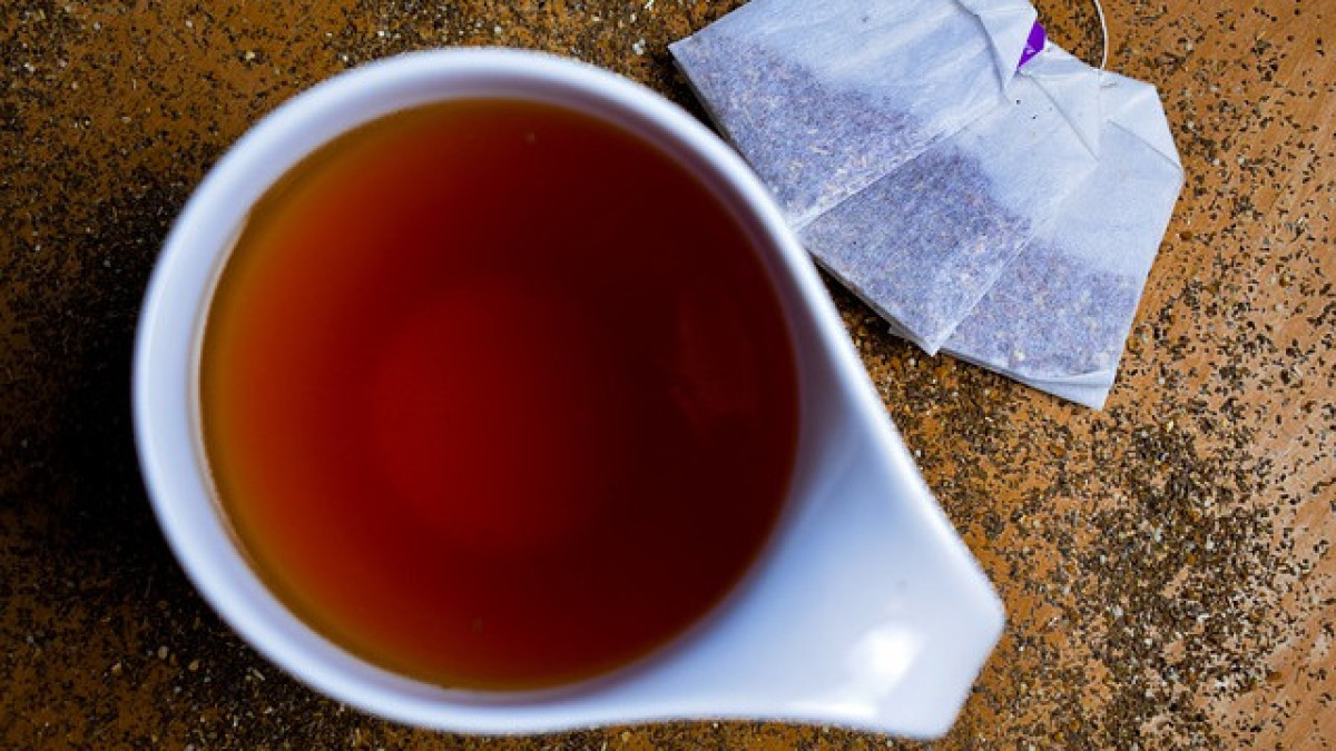 В соцсетях появилась обращение индианки, которая показала, что чай в пакетиках – это пыль