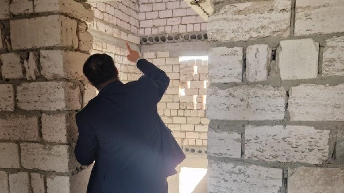 Обрушение этажа в строящемся доме Актау: застройщика привлекли к административной ответственности