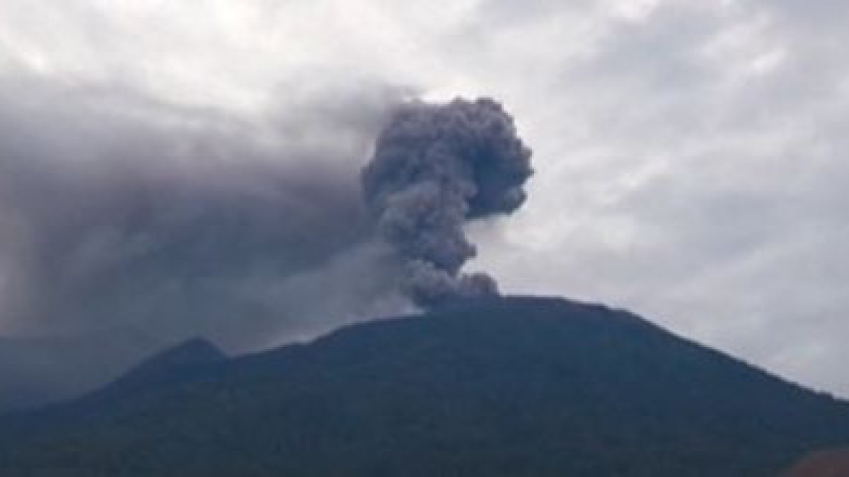 В Индонезии при извержении вулкана погибли 11 человек