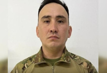 Военнослужащий Вооруженных сил вытащил человека из горящего автомобиля