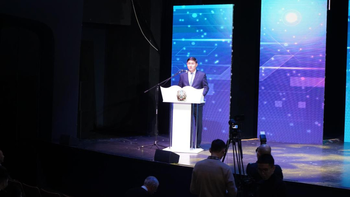 Министр юстиции РК Азамат Ескараев наградил лучших казахстанских изобретателей
