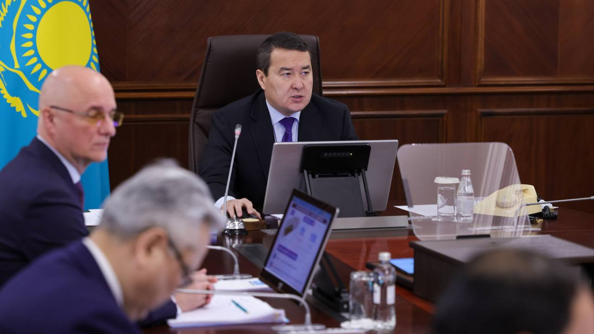 Kazakh  PM instructs to develop measures on increasing capacity of checkpoints on border