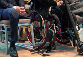 Алматыдағы нысандарда мүгедектігі бар жандарға қолайлы жағдай жасау үшін паспорттау жобасы жүзеге аса бастады