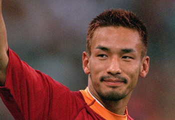 Азияның Бекхэмі: футболдан кетіп, өз жолын сән әлемі мен сакеден тапқан Наката