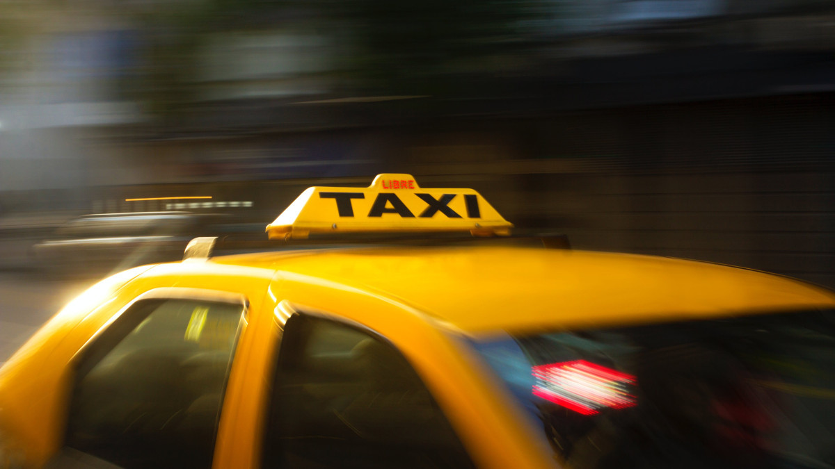 Услуги сервисов такси подорожали в Казахстане