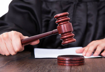 Әйелін аяусыз пышақтап өлтірген ер адамға сот үкім кесті