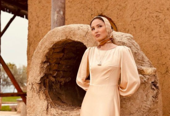 «Қайрат сияқты күйеуі бола тұра не жетпейді». Жұлдыз жас жігітпен көзге түсті