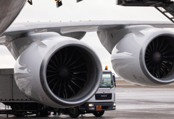 Qazaq Air ұшағы қону кезінде құстармен соғысты