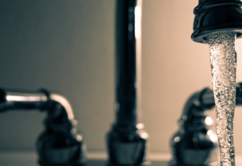 Сотни алматинских семей накануне заморозков остались без водопровода