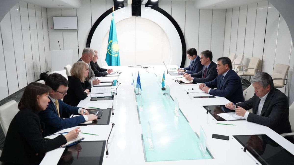 Евросоюз готов взаимодействовать с Казахстаном в вопросах спасения Арала и Каспия